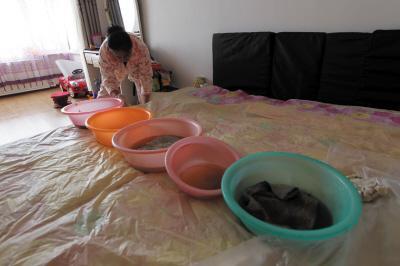 师宗楼上漏水，住户失联，小区没物管，业主维权难！律师来支招……